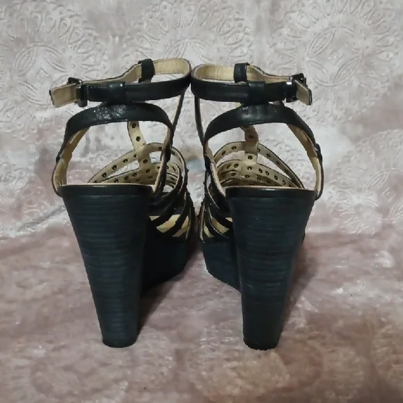 Kenneth Cole Creme Brulee Black Strappy Heels - Picture 4 of 7